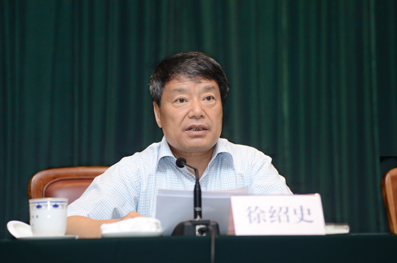尚冰參觀“踐行節(jié)能低碳，建設(shè)美麗家園”節(jié)能科普展