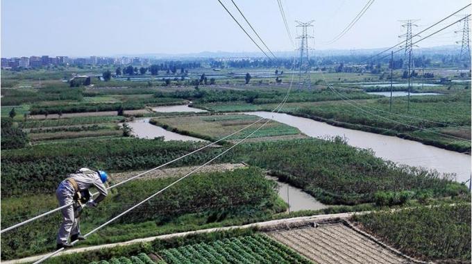 高空作業(yè)線路體檢 確?？煽抗╇? /></a>
				<span>高空作業(yè)線路體檢 確?？煽抗╇?/span>
			</li>
			<li>
				<a href=