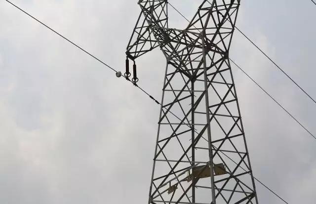 線路上裝了高清“電子眼”，專拍違章施工的你~
