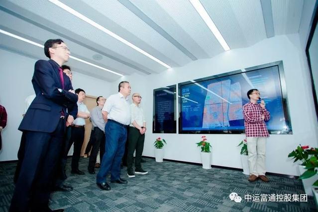 武漢長江新城管委會(huì)一行考察上海庚創(chuàng)科技智慧城市實(shí)踐項(xiàng)目
