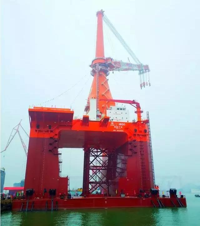 可抗16級(jí)臺(tái)風(fēng)、服務(wù)10MW海上風(fēng)機(jī)！全球首制深潛坐底多功能風(fēng)電工程船交付
