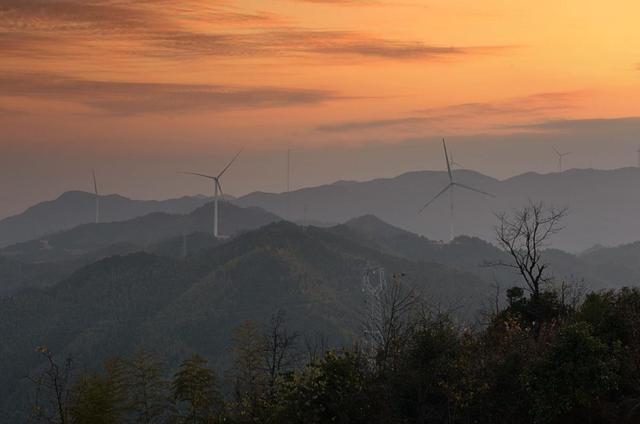 南雄建成粵北最大型風(fēng)電項目，犁牛坪風(fēng)電場二期并網(wǎng)投產(chǎn)