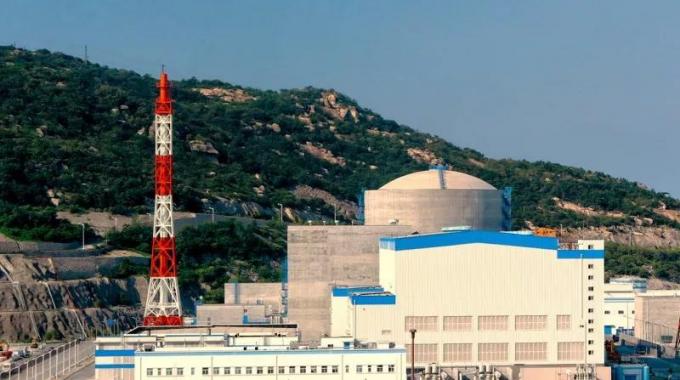 2018年9月2日11時59分，在換料機控制室操作員的遠程控制下，田灣核電4號機組第163組燃料組件緩緩裝入堆芯，標(biāo)志著4號機組首次裝料作業(yè)完成，為按計劃開展4號機組后續(xù)調(diào)試和投產(chǎn)任務(wù)奠定了基礎(chǔ)。
