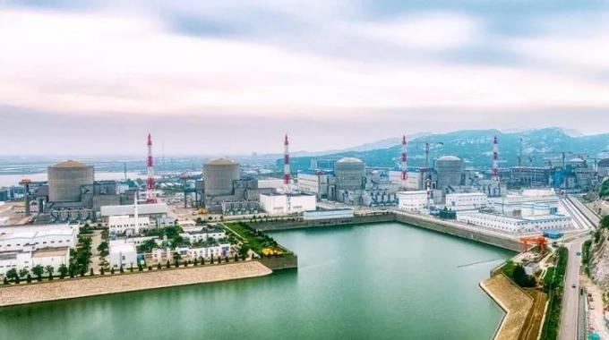 田灣4號機組自8月25日正式開始反應(yīng)堆首次裝料，全體人員始終堅持“安全第一、質(zhì)量第一”，嚴格遵守技術(shù)規(guī)格書和試驗程序要求，監(jiān)護操作，獨立驗證，采用在田灣4號機組主控室、換料機控制室和反應(yīng)堆大廳進行連續(xù)監(jiān)控的方式，先后進行了9個批次燃料吊籃的裝載與轉(zhuǎn)運，安全地將163組燃料組件和103束控制棒裝入堆芯指定位置。