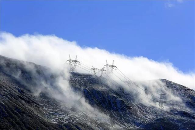 極限挑戰(zhàn)！這條“電力天路”正式投入運(yùn)營
