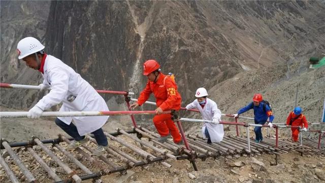 極限挑戰(zhàn)！這條“電力天路”正式投入運(yùn)營