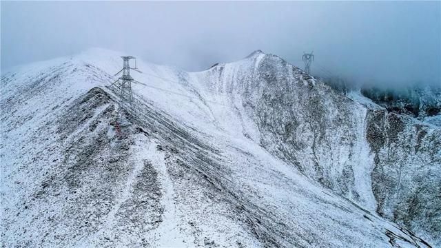 極限挑戰(zhàn)！這條“電力天路”正式投入運(yùn)營