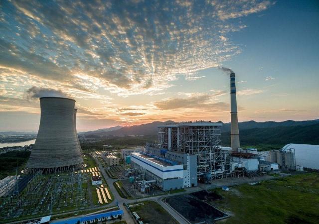 我國的火電廠燃燒一噸的煤礦，能產(chǎn)生多少電量？
